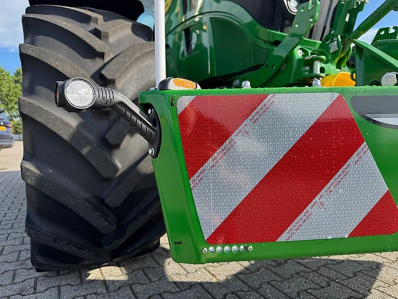 TractorBumper SafetyWeight Frontgewicht Bumper Gewicht - Traktor: 4 kép. TractorBumper SafetyWeight Frontgewicht Bumper Gewicht - Traktor: 4 kép.
