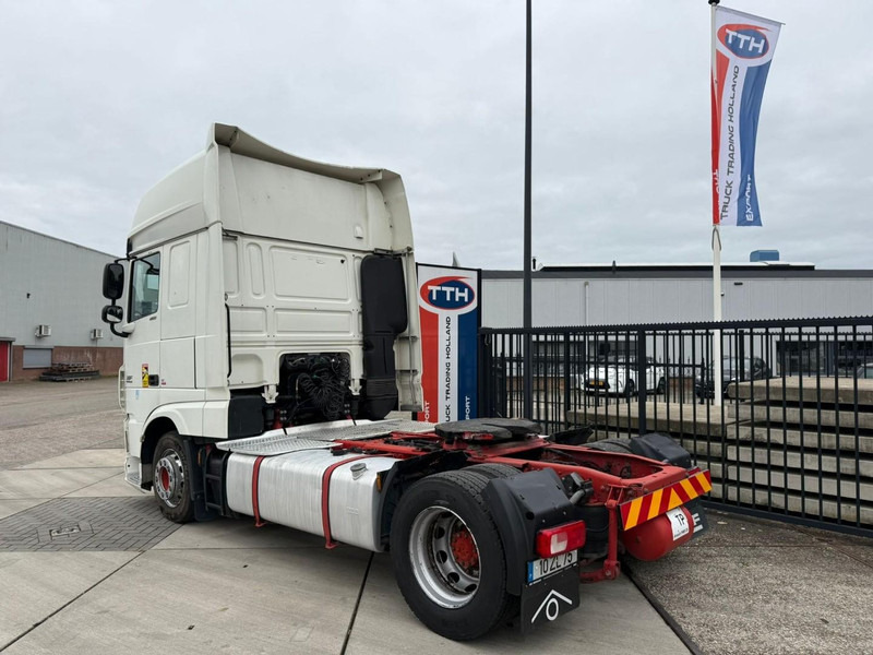 DAF XF460 SuperSpaceCab Intarder 2x fueltank - Nyergesvontató: 4 kép. DAF XF460 SuperSpaceCab Intarder 2x fueltank - Nyergesvontató: 4 kép.