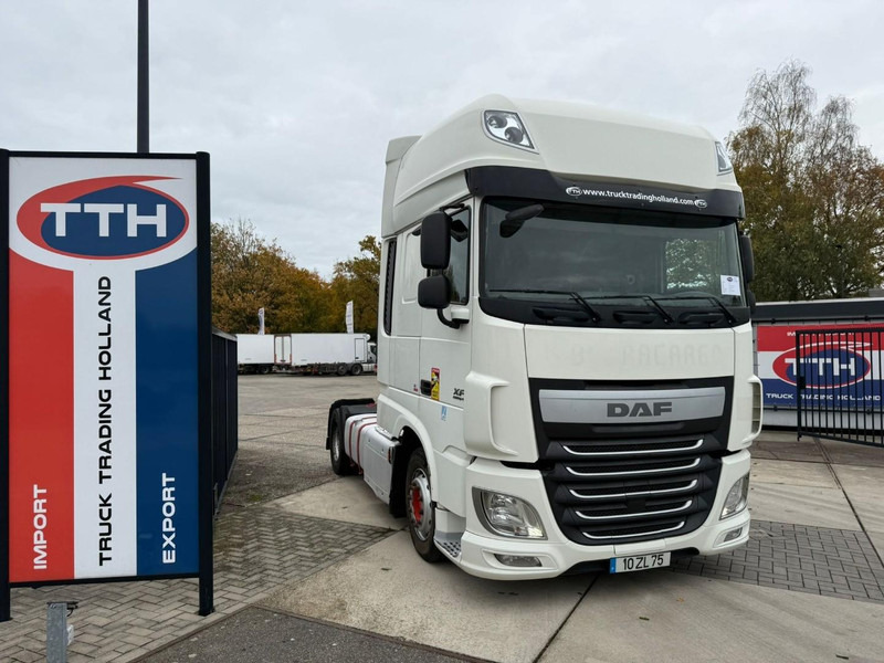 DAF XF460 SuperSpaceCab Intarder 2x fueltank - Nyergesvontató: 1 kép. DAF XF460 SuperSpaceCab Intarder 2x fueltank - Nyergesvontató: 1 kép.