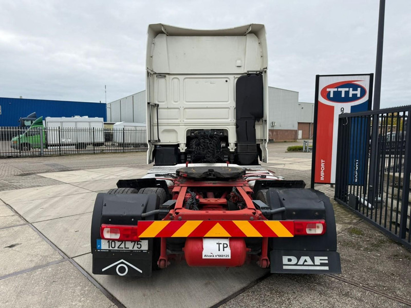DAF XF460 SuperSpaceCab Intarder 2x fueltank - Nyergesvontató: 5 kép. DAF XF460 SuperSpaceCab Intarder 2x fueltank - Nyergesvontató: 5 kép.