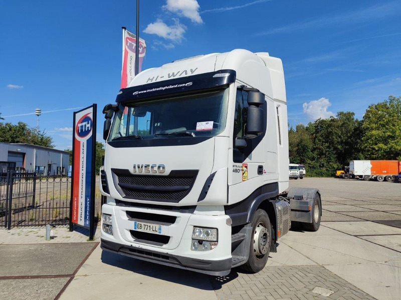 Iveco AS440S48T/P HI-WAY 480 Retarder Euro6 - Nyergesvontató: 2 kép. Iveco AS440S48T/P HI-WAY 480 Retarder Euro6 - Nyergesvontató: 2 kép.