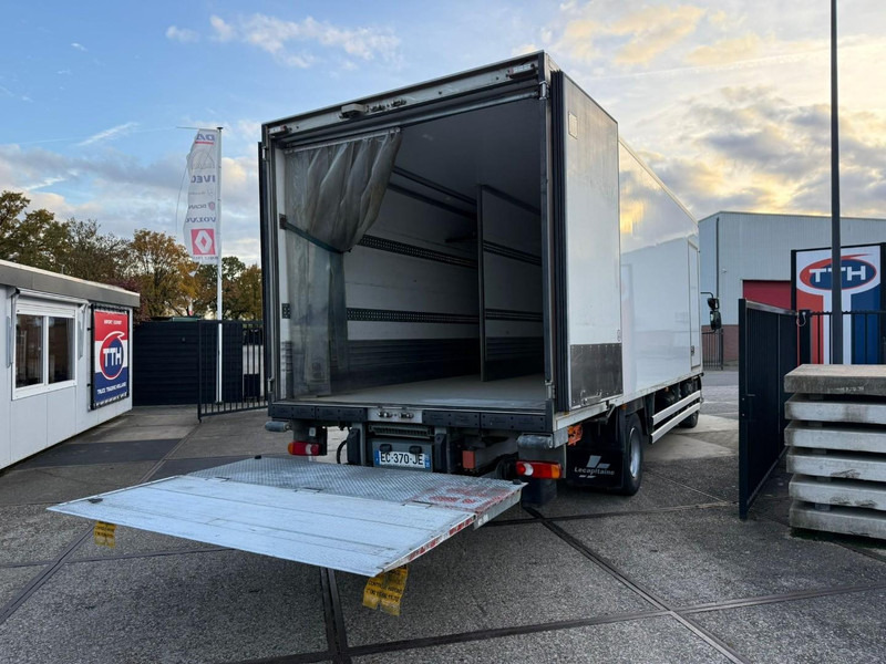 Renault D210.14 Frigobox Multitemp + Taillift THERMO KING T800R - Hűtős teherautó: 4 kép. Renault D210.14 Frigobox Multitemp + Taillift THERMO KING T800R - Hűtős teherautó: 4 kép.