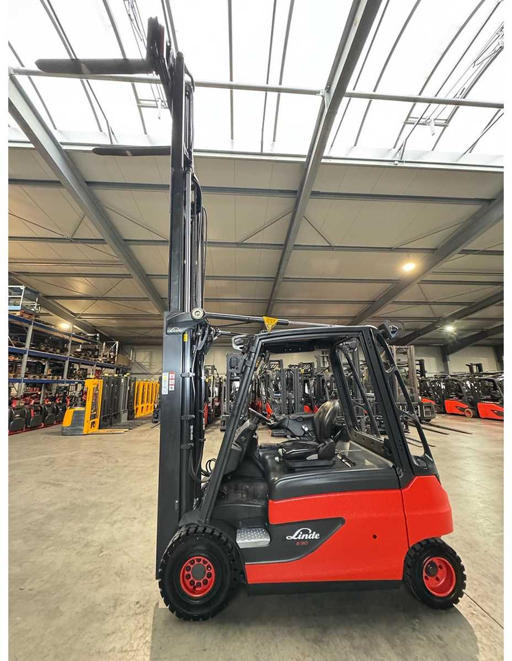 09/2021 SERVICE+UVV 10/2026 LINDE E30 TRIPLEX 513CM 3RD+4TH VALVE FORK ADJUSTER ELECTRIC FORKLIFT 5.255 HOURS - Villás targonca: 4 kép. 09/2021 SERVICE+UVV 10/2026 LINDE E30 TRIPLEX 513CM 3RD+4TH VALVE FORK ADJUSTER ELECTRIC FORKLIFT 5.255 HOURS - Villás targonca: 4 kép.