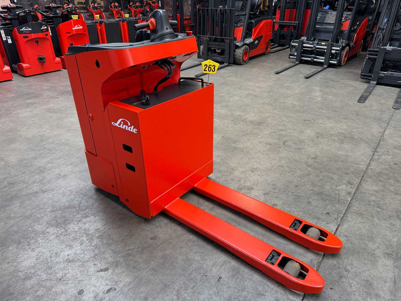 13/2024 SERVICE +UVV 10/2026 LINDE T20SF 2.000KG PALLET TRUCK ANT STACKER 3.098 HOURS - Villás targonca: 3 kép. 13/2024 SERVICE +UVV 10/2026 LINDE T20SF 2.000KG PALLET TRUCK ANT STACKER 3.098 HOURS - Villás targonca: 3 kép.