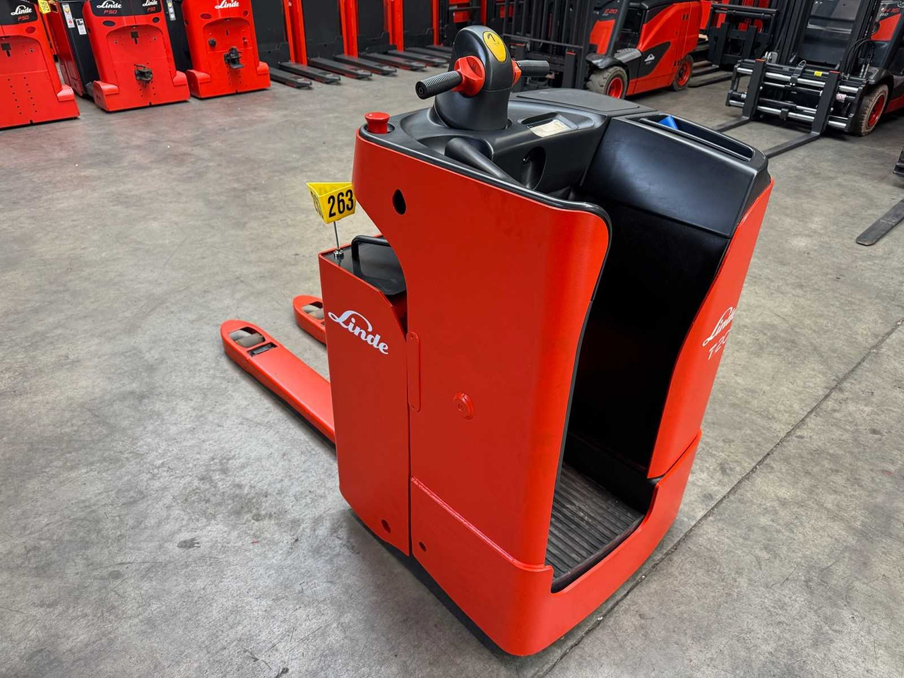 13/2024 SERVICE +UVV 10/2026 LINDE T20SF 2.000KG PALLET TRUCK ANT STACKER 3.098 HOURS - Villás targonca: 5 kép. 13/2024 SERVICE +UVV 10/2026 LINDE T20SF 2.000KG PALLET TRUCK ANT STACKER 3.098 HOURS - Villás targonca: 5 kép.
