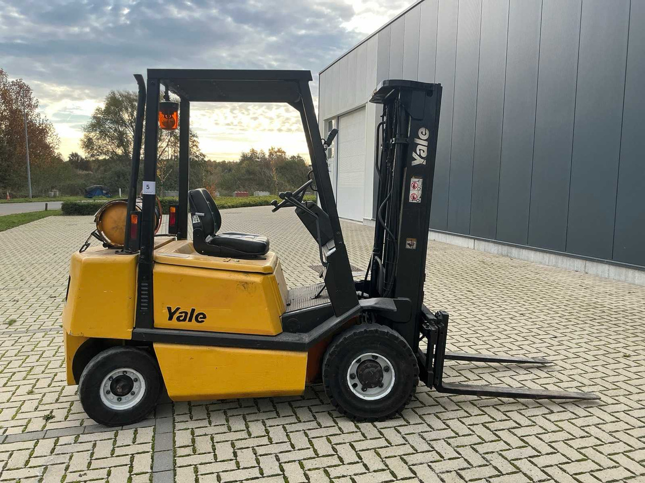 1993 YALE GLP25RE FORKLIFT - Villás targonca: 5 kép. 1993 YALE GLP25RE FORKLIFT - Villás targonca: 5 kép.