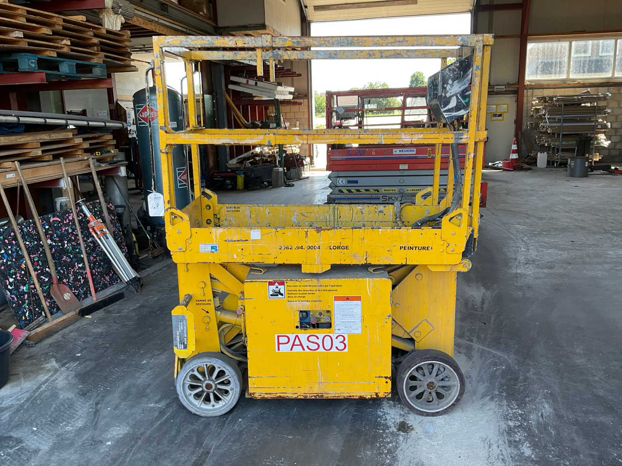 1994 UPRIGHT 65000-001 AERIAL PLATFORM - Emelő: 2 kép. 1994 UPRIGHT 65000-001 AERIAL PLATFORM - Emelő: 2 kép.