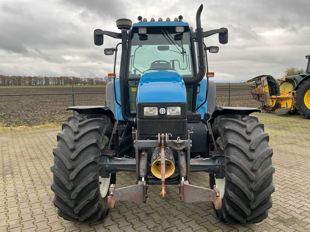 1998 NEW HOLLAND TS115 ALL-WHEEL DRIVE FARM TRACTOR - Traktor: 2 kép. 1998 NEW HOLLAND TS115 ALL-WHEEL DRIVE FARM TRACTOR - Traktor: 2 kép.