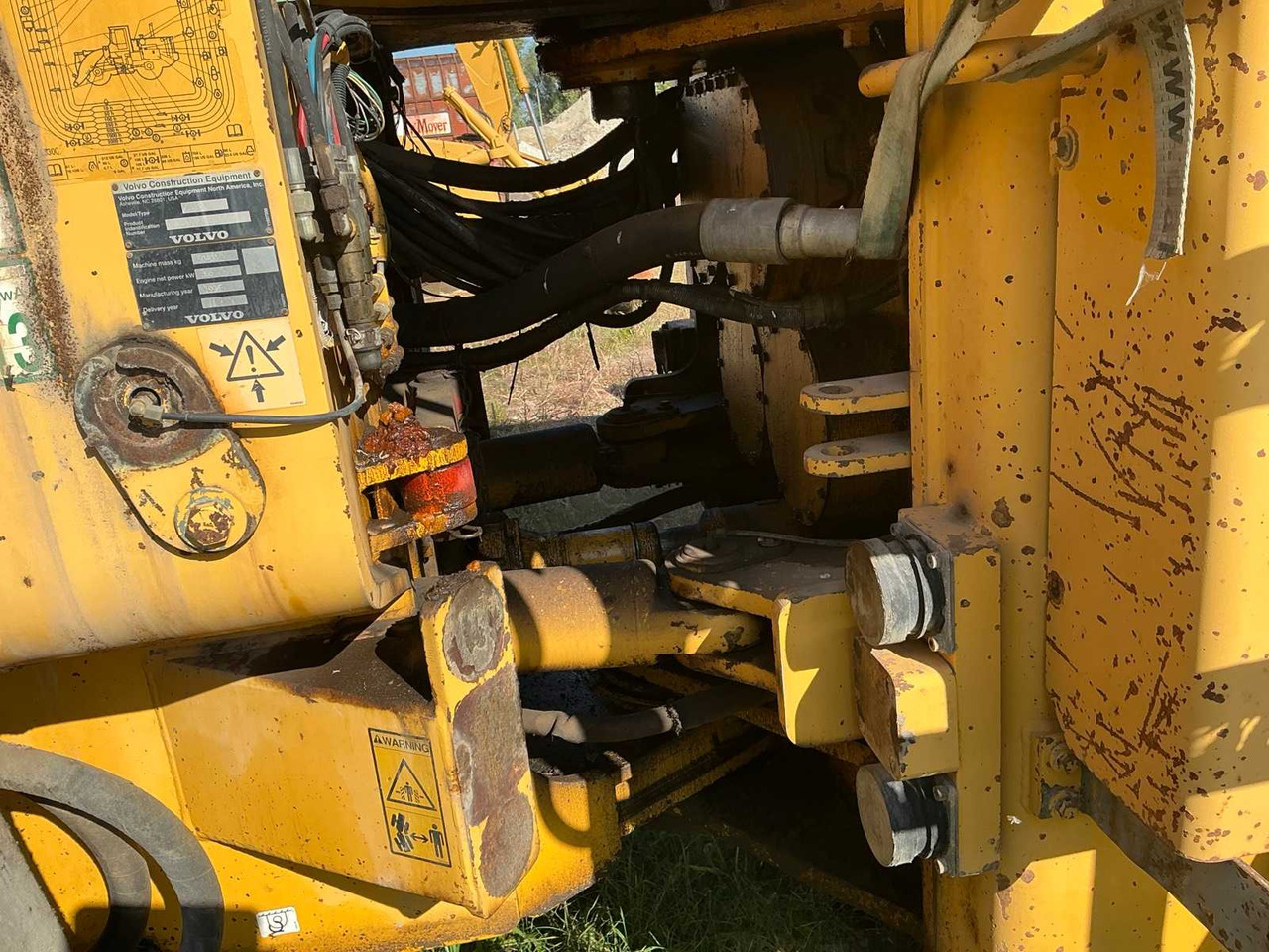 Gumikerekes homlokrakodó 1998 VOLVO L330B WHEEL LOADER: 15 kép. Gumikerekes homlokrakodó 1998 VOLVO L330B WHEEL LOADER: 15 kép.