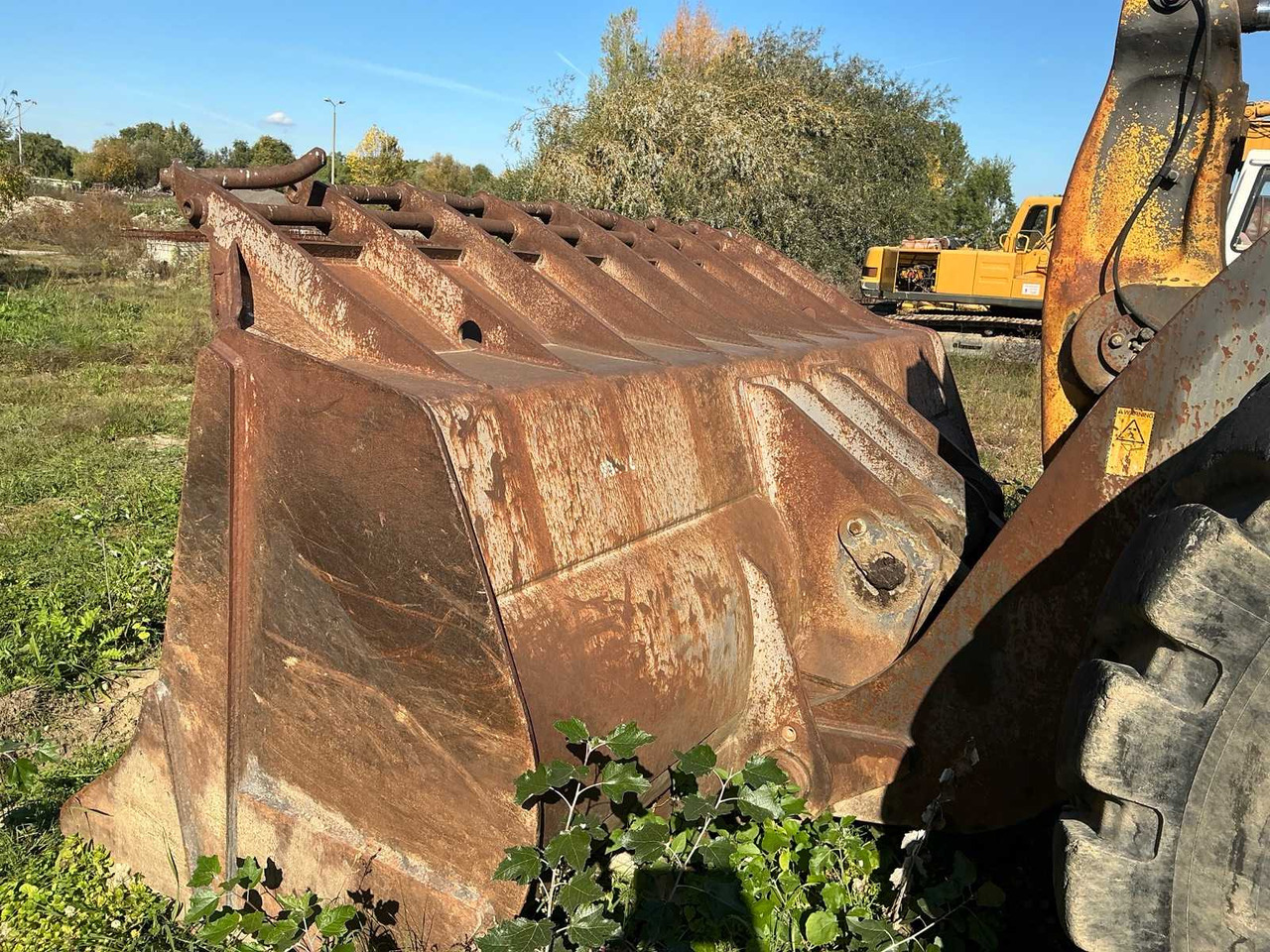 Gumikerekes homlokrakodó 1998 VOLVO L330B WHEEL LOADER: 16 kép. Gumikerekes homlokrakodó 1998 VOLVO L330B WHEEL LOADER: 16 kép.