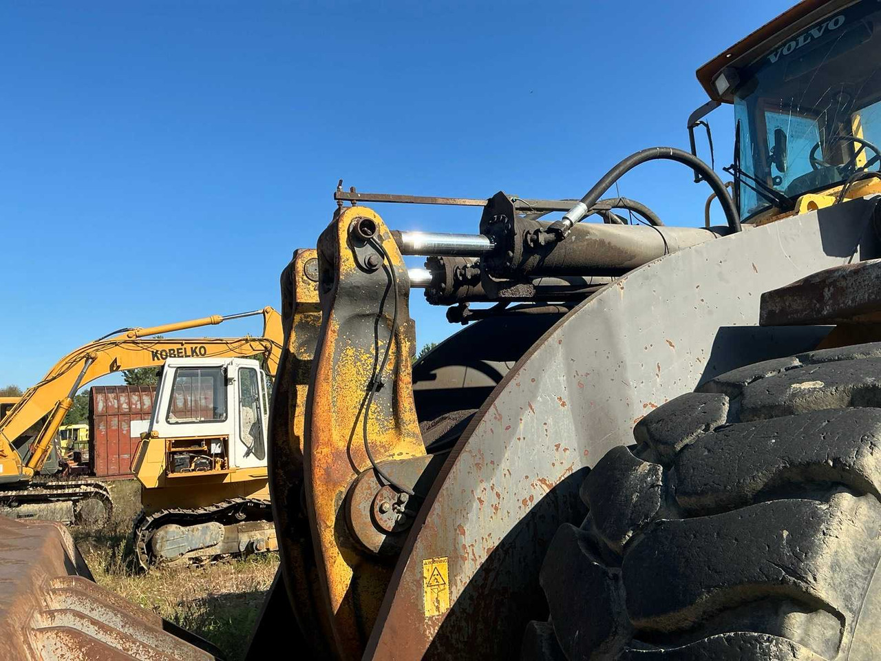 Gumikerekes homlokrakodó 1998 VOLVO L330B WHEEL LOADER: 17 kép. Gumikerekes homlokrakodó 1998 VOLVO L330B WHEEL LOADER: 17 kép.