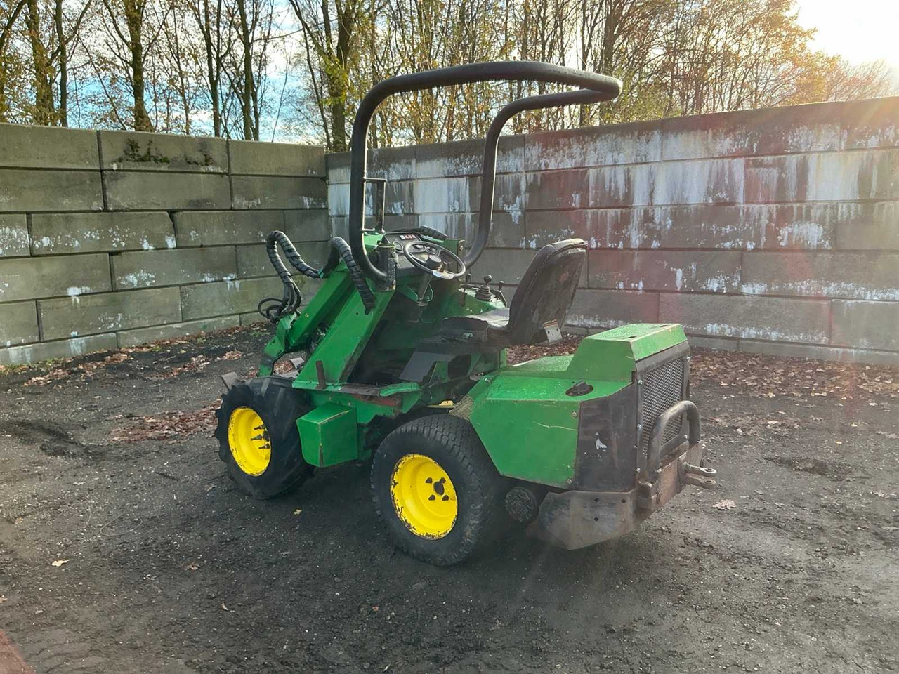 2000 AVANT MULTI SHOVEL - Gumikerekes homlokrakodó: 3 kép. 2000 AVANT MULTI SHOVEL - Gumikerekes homlokrakodó: 3 kép.