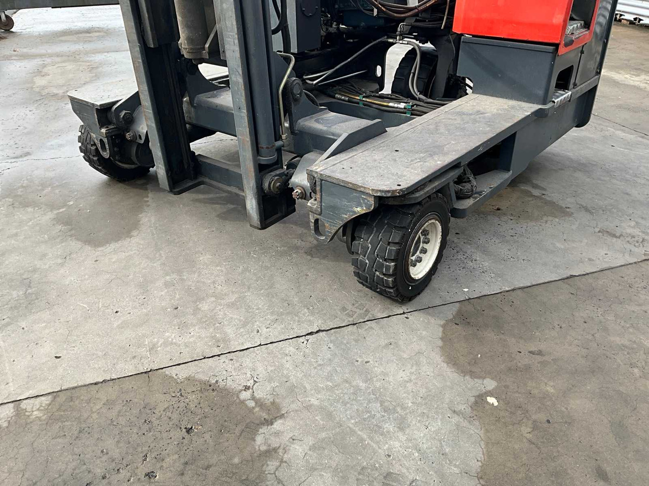 2001 COMBILIFT 4500 FORKLIFT 4-WAY - Villás targonca: 3 kép. 2001 COMBILIFT 4500 FORKLIFT 4-WAY - Villás targonca: 3 kép.