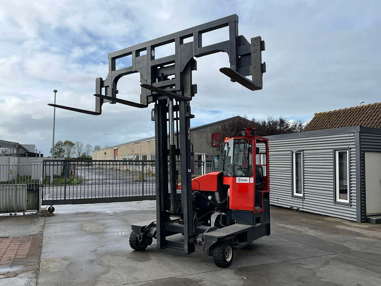 2001 COMBILIFT 4500 FORKLIFT 4-WAY - Villás targonca: 2 kép. 2001 COMBILIFT 4500 FORKLIFT 4-WAY - Villás targonca: 2 kép.