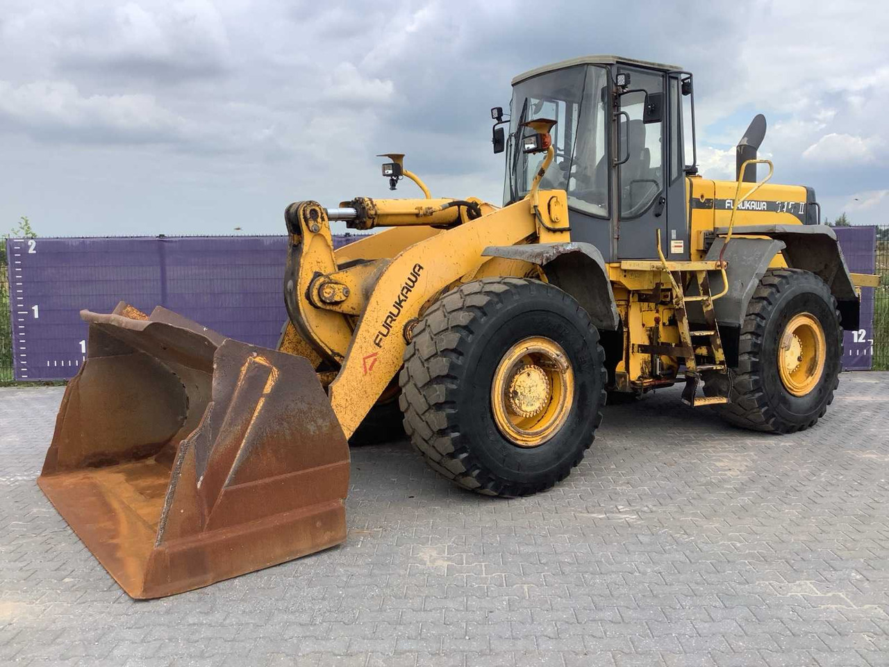 2001 - FURUKAWA - 345-II - SHOVEL/WHEEL LOADER - Gumikerekes homlokrakodó: 1 kép. 2001 - FURUKAWA - 345-II - SHOVEL/WHEEL LOADER - Gumikerekes homlokrakodó: 1 kép.