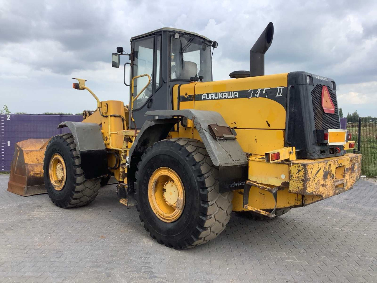2001 - FURUKAWA - 345-II - SHOVEL/WHEEL LOADER - Gumikerekes homlokrakodó: 3 kép. 2001 - FURUKAWA - 345-II - SHOVEL/WHEEL LOADER - Gumikerekes homlokrakodó: 3 kép.