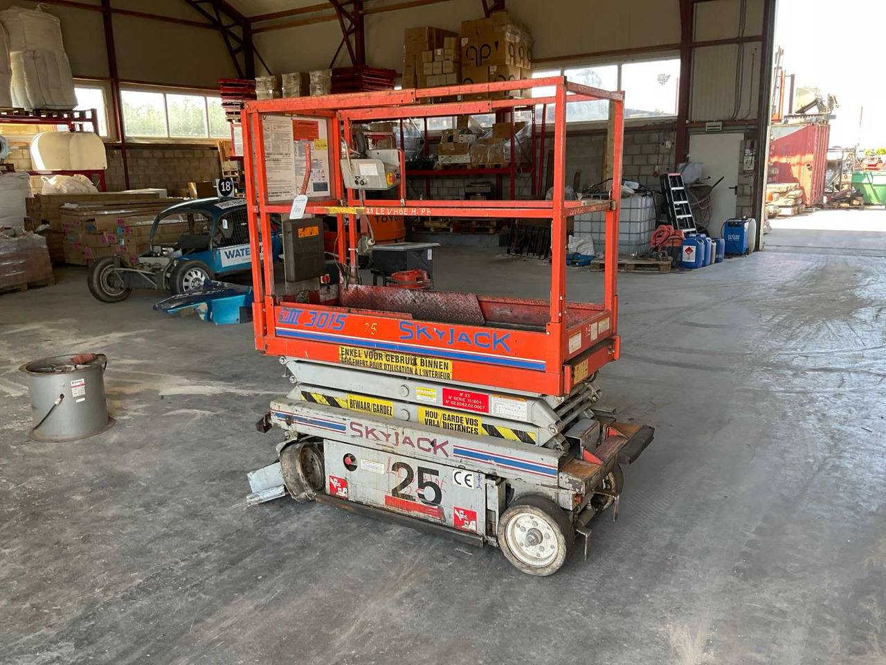 2002 SKYJACK SJ3 3015 AERIAL PLATFORM - Emelő: 1 kép. 2002 SKYJACK SJ3 3015 AERIAL PLATFORM - Emelő: 1 kép.