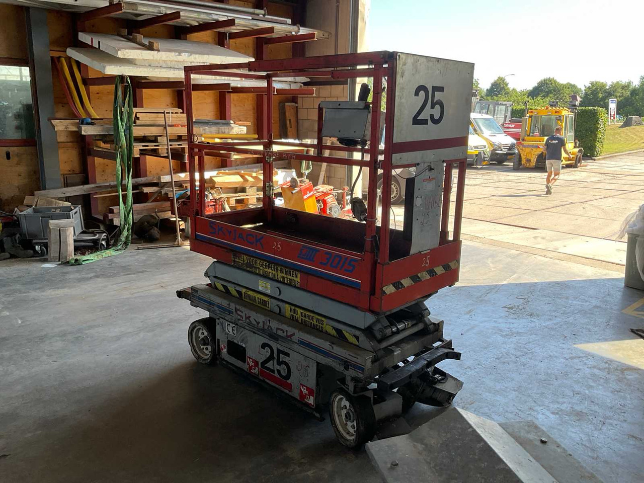 2002 SKYJACK SJ3 3015 AERIAL PLATFORM - Emelő: 4 kép. 2002 SKYJACK SJ3 3015 AERIAL PLATFORM - Emelő: 4 kép.