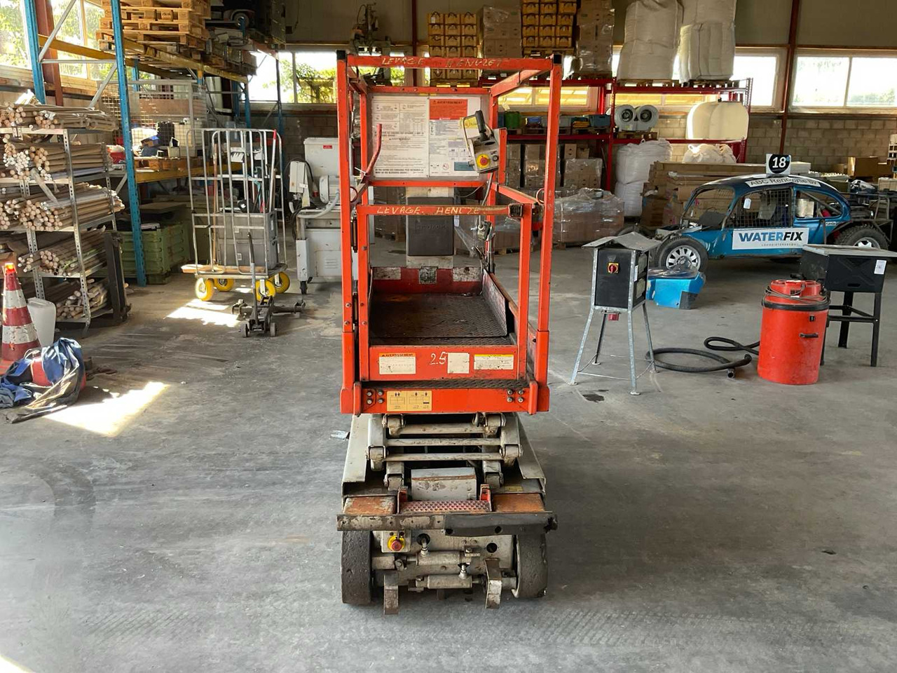 2002 SKYJACK SJ3 3015 AERIAL PLATFORM - Emelő: 2 kép. 2002 SKYJACK SJ3 3015 AERIAL PLATFORM - Emelő: 2 kép.