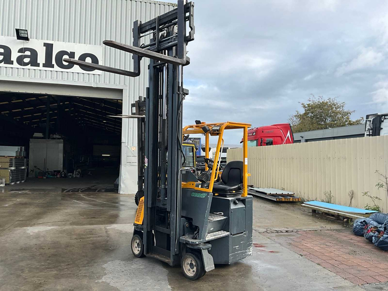 2003 COMBILIFT C2500CB FORKLIFT 4-WAY - Villás targonca: 2 kép. 2003 COMBILIFT C2500CB FORKLIFT 4-WAY - Villás targonca: 2 kép.