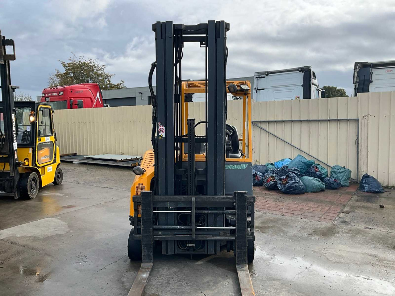 2003 COMBILIFT C2500CB FORKLIFT 4-WAY - Villás targonca: 4 kép. 2003 COMBILIFT C2500CB FORKLIFT 4-WAY - Villás targonca: 4 kép.