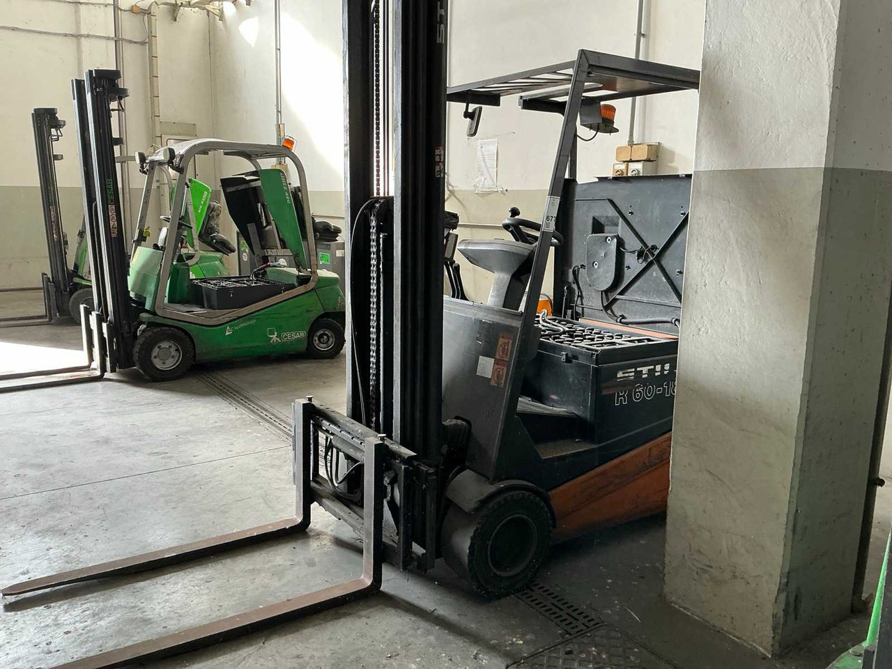 2003 - STILL - R 60-18 - FORKLIFT - Villás targonca: 2 kép. 2003 - STILL - R 60-18 - FORKLIFT - Villás targonca: 2 kép.