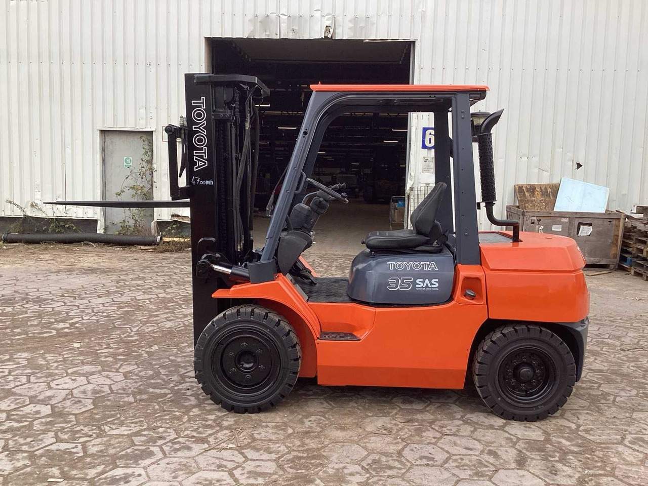 2004 TOYOTA 7FD35 FORKLIFT - Villás targonca: 5 kép. 2004 TOYOTA 7FD35 FORKLIFT - Villás targonca: 5 kép.