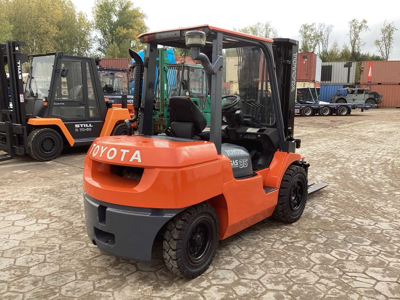 2004 TOYOTA 7FD35 FORKLIFT - Villás targonca: 3 kép. 2004 TOYOTA 7FD35 FORKLIFT - Villás targonca: 3 kép.