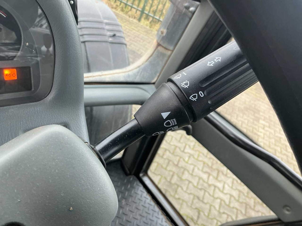 Traktor 2004 VALTRA T120 ALL-WHEEL DRIVE FARM TRACTOR: 19 kép. Traktor 2004 VALTRA T120 ALL-WHEEL DRIVE FARM TRACTOR: 19 kép.