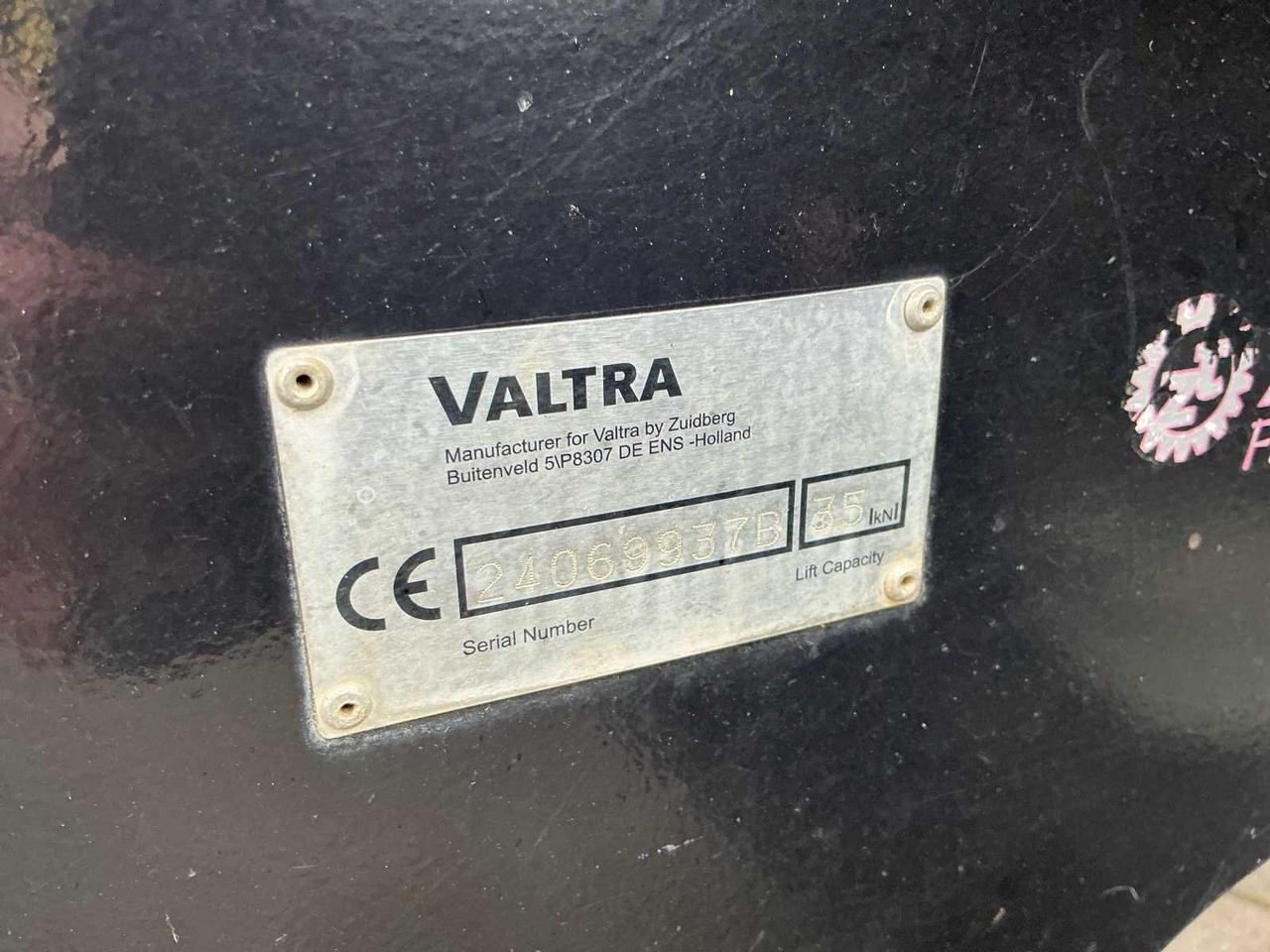 Traktor 2004 VALTRA T120 ALL-WHEEL DRIVE FARM TRACTOR: 12 kép. Traktor 2004 VALTRA T120 ALL-WHEEL DRIVE FARM TRACTOR: 12 kép.