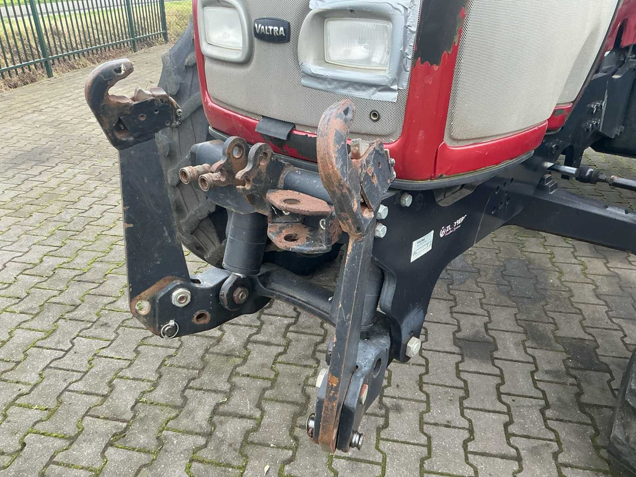 Traktor 2004 VALTRA T120 ALL-WHEEL DRIVE FARM TRACTOR: 11 kép. Traktor 2004 VALTRA T120 ALL-WHEEL DRIVE FARM TRACTOR: 11 kép.