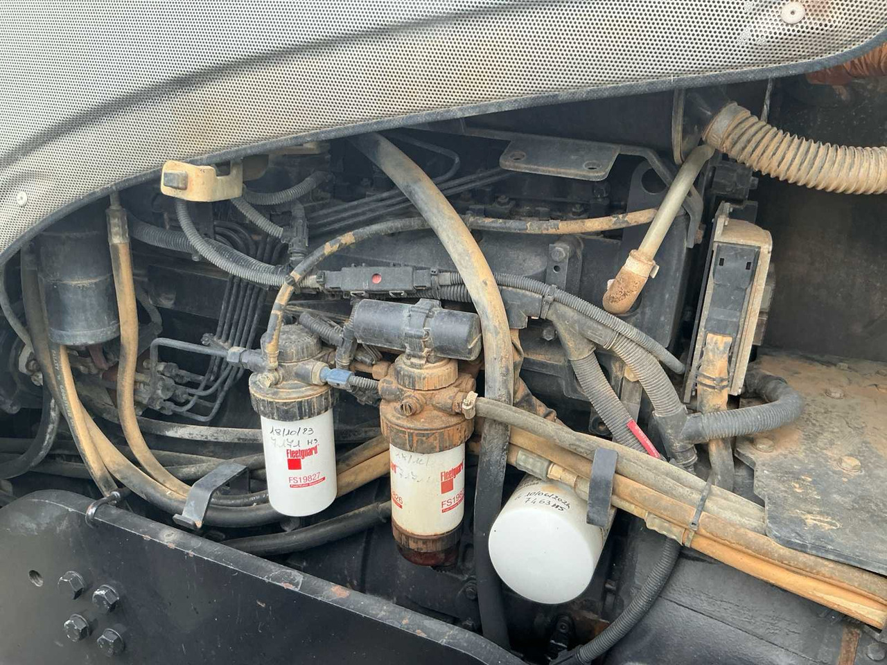 Traktor 2004 VALTRA T120 ALL-WHEEL DRIVE FARM TRACTOR: 28 kép. Traktor 2004 VALTRA T120 ALL-WHEEL DRIVE FARM TRACTOR: 28 kép.