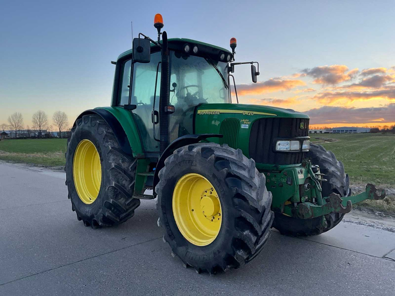 2005 JOHN DEERE 6420 FOUR WHEEL DRIVE FARM TRACTOR - Traktor: 4 kép. 2005 JOHN DEERE 6420 FOUR WHEEL DRIVE FARM TRACTOR - Traktor: 4 kép.