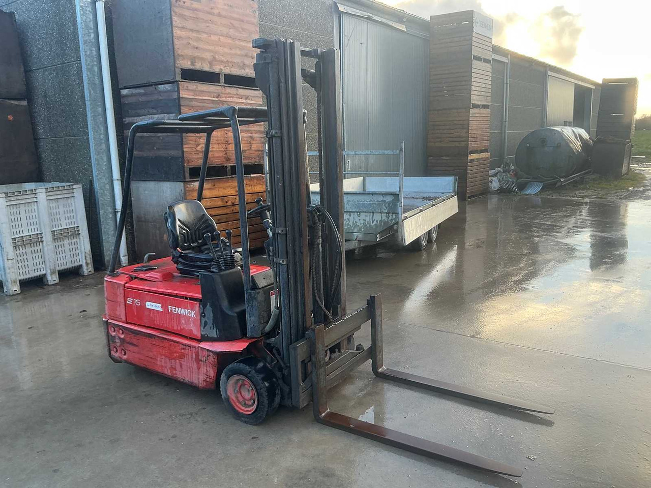 2005 LINDE E16Z-02 FORKLIFT (DEFECTIVE!) - Villás targonca: 1 kép. 2005 LINDE E16Z-02 FORKLIFT (DEFECTIVE!) - Villás targonca: 1 kép.