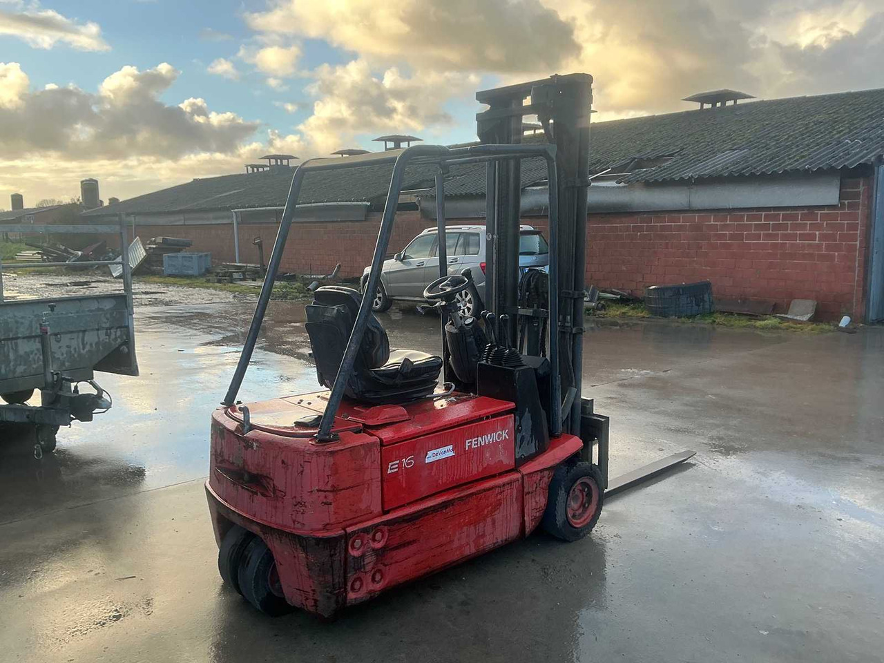 2005 LINDE E16Z-02 FORKLIFT (DEFECTIVE!) - Villás targonca: 2 kép. 2005 LINDE E16Z-02 FORKLIFT (DEFECTIVE!) - Villás targonca: 2 kép.