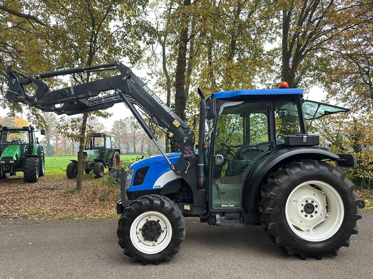 2005 NEW HOLLAND TN60DA ALL-WHEEL DRIVE FARM TRACTOR - Traktor: 2 kép. 2005 NEW HOLLAND TN60DA ALL-WHEEL DRIVE FARM TRACTOR - Traktor: 2 kép.