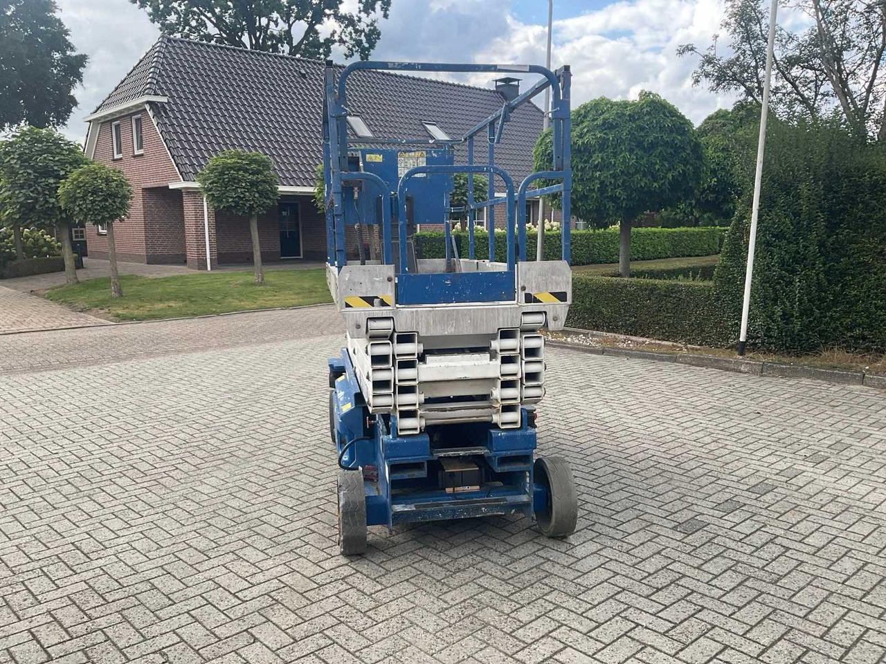 2006 JLG. 3246 ES AERIAL PLATFORM - Emelő: 3 kép. 2006 JLG. 3246 ES AERIAL PLATFORM - Emelő: 3 kép.