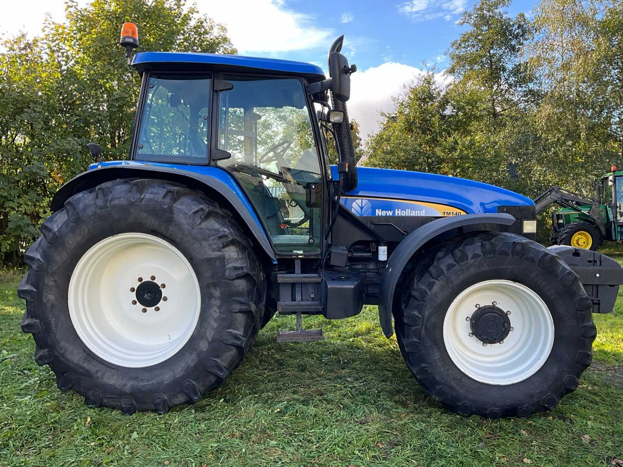 2006 NEW HOLLAND TM140 FOUR WHEEL DRIVE FARM TRACTOR - Traktor: 5 kép. 2006 NEW HOLLAND TM140 FOUR WHEEL DRIVE FARM TRACTOR - Traktor: 5 kép.