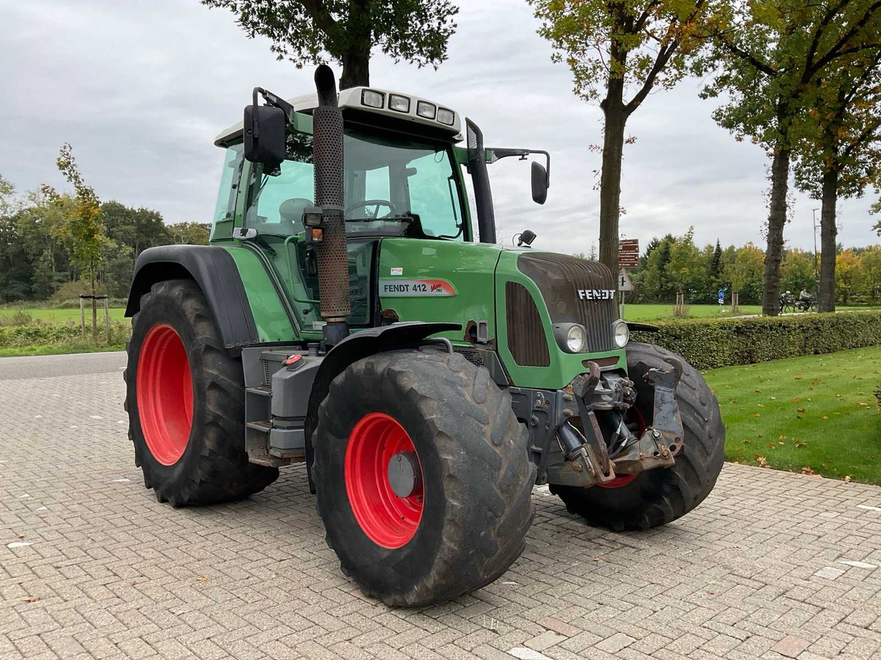 2008 FENDT 412 VARIO TMS ALL-WHEEL DRIVE AGRICULTURAL TRACTOR - Traktor: 3 kép. 2008 FENDT 412 VARIO TMS ALL-WHEEL DRIVE AGRICULTURAL TRACTOR - Traktor: 3 kép.