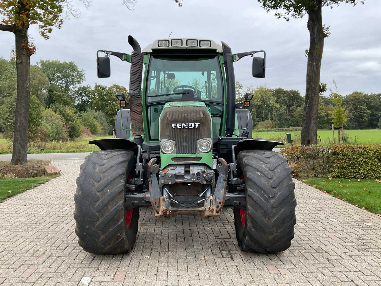 2008 FENDT 412 VARIO TMS ALL-WHEEL DRIVE AGRICULTURAL TRACTOR - Traktor: 2 kép. 2008 FENDT 412 VARIO TMS ALL-WHEEL DRIVE AGRICULTURAL TRACTOR - Traktor: 2 kép.