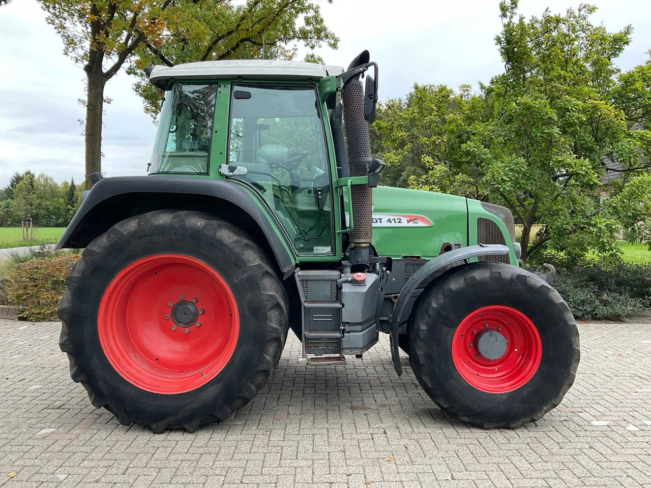 2008 FENDT 412 VARIO TMS ALL-WHEEL DRIVE AGRICULTURAL TRACTOR - Traktor: 4 kép. 2008 FENDT 412 VARIO TMS ALL-WHEEL DRIVE AGRICULTURAL TRACTOR - Traktor: 4 kép.