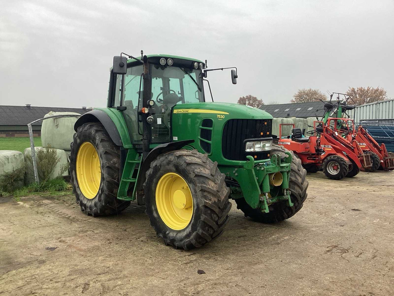 2008 JOHN DEERE 7530 PREMIUM FOUR WHEEL DRIVE FARM TRACTOR - Traktor: 2 kép. 2008 JOHN DEERE 7530 PREMIUM FOUR WHEEL DRIVE FARM TRACTOR - Traktor: 2 kép.
