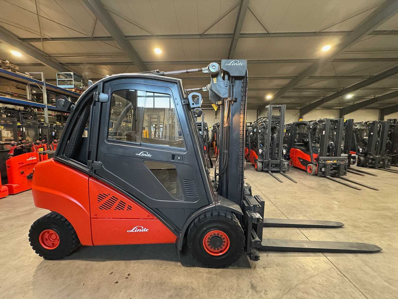 2008 SERVICE + UVV 01/2026 LINDE H35T 3.500KG 3.+4. VALVE WIDER 148CM FORK ADJUSTER GAS FORKLIFT FORKLIFT 10.543 HOURS - Villás targonca: 5 kép. 2008 SERVICE + UVV 01/2026 LINDE H35T 3.500KG 3.+4. VALVE WIDER 148CM FORK ADJUSTER GAS FORKLIFT FORKLIFT 10.543 HOURS - Villás targonca: 5 kép.