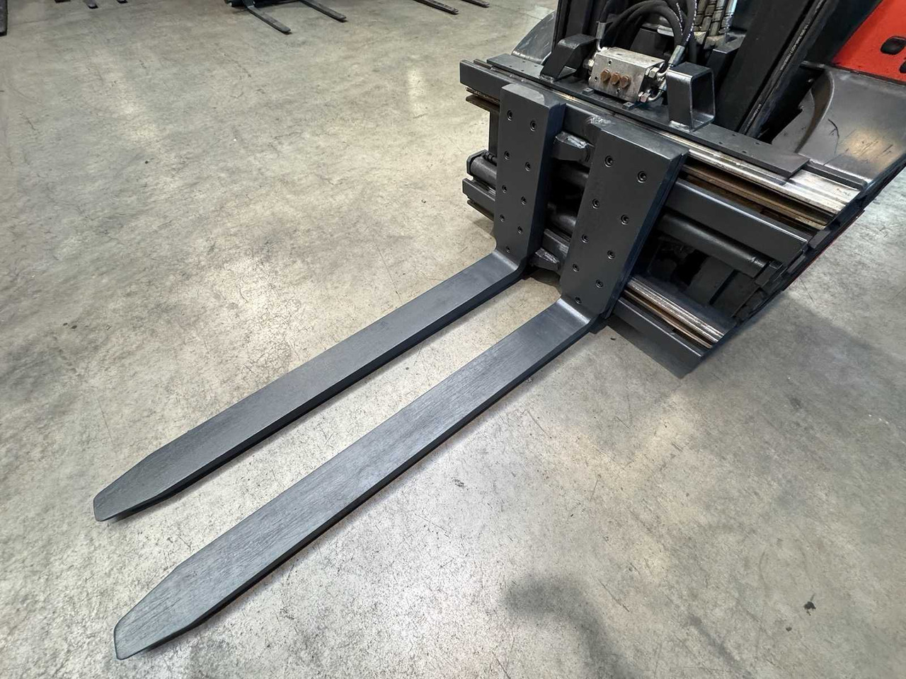 2008 SERVICE + UVV 01/2026 LINDE H35T 3.500KG 3.+4. VALVE WIDER 148CM FORK ADJUSTER GAS FORKLIFT FORKLIFT 10.543 HOURS - Villás targonca: 4 kép. 2008 SERVICE + UVV 01/2026 LINDE H35T 3.500KG 3.+4. VALVE WIDER 148CM FORK ADJUSTER GAS FORKLIFT FORKLIFT 10.543 HOURS - Villás targonca: 4 kép.