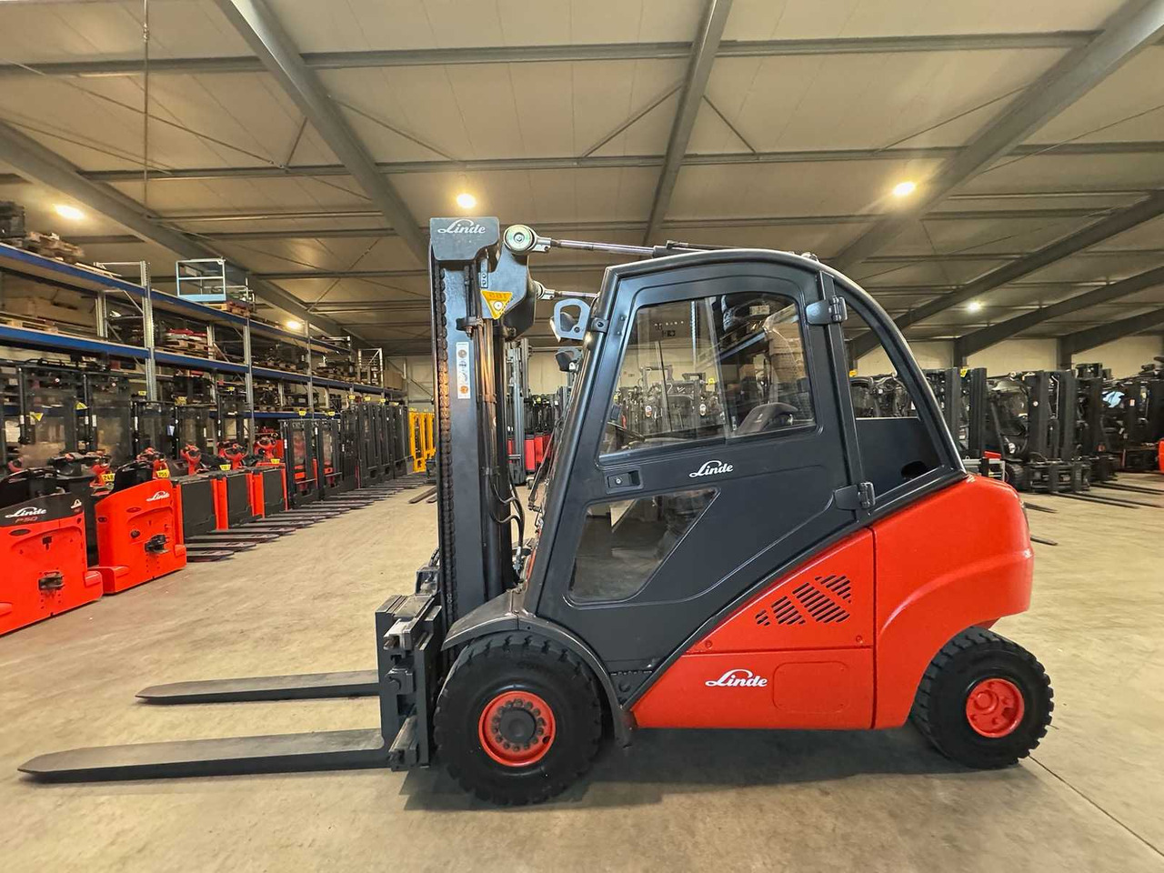2008 SERVICE + UVV 01/2026 LINDE H35T 3.500KG 3.+4. VALVE WIDER 148CM FORK ADJUSTER GAS FORKLIFT FORKLIFT 10.543 HOURS - Villás targonca: 1 kép. 2008 SERVICE + UVV 01/2026 LINDE H35T 3.500KG 3.+4. VALVE WIDER 148CM FORK ADJUSTER GAS FORKLIFT FORKLIFT 10.543 HOURS - Villás targonca: 1 kép.