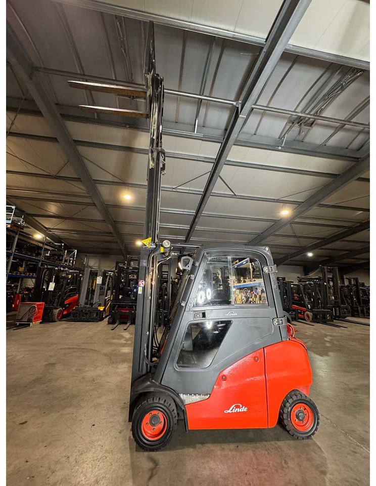 2008 SERVICE + UVV 10/2026 LINDE H20T 2,000KG TRIPLEX GAS FORKLIFT FORKLIFT 11,735 HOURS - Villás targonca: 3 kép. 2008 SERVICE + UVV 10/2026 LINDE H20T 2,000KG TRIPLEX GAS FORKLIFT FORKLIFT 11,735 HOURS - Villás targonca: 3 kép.