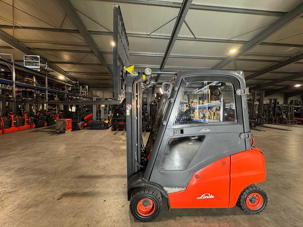 2008 SERVICE + UVV 10/2026 LINDE H20T 2,000KG TRIPLEX GAS FORKLIFT FORKLIFT 11,735 HOURS - Villás targonca: 2 kép. 2008 SERVICE + UVV 10/2026 LINDE H20T 2,000KG TRIPLEX GAS FORKLIFT FORKLIFT 11,735 HOURS - Villás targonca: 2 kép.