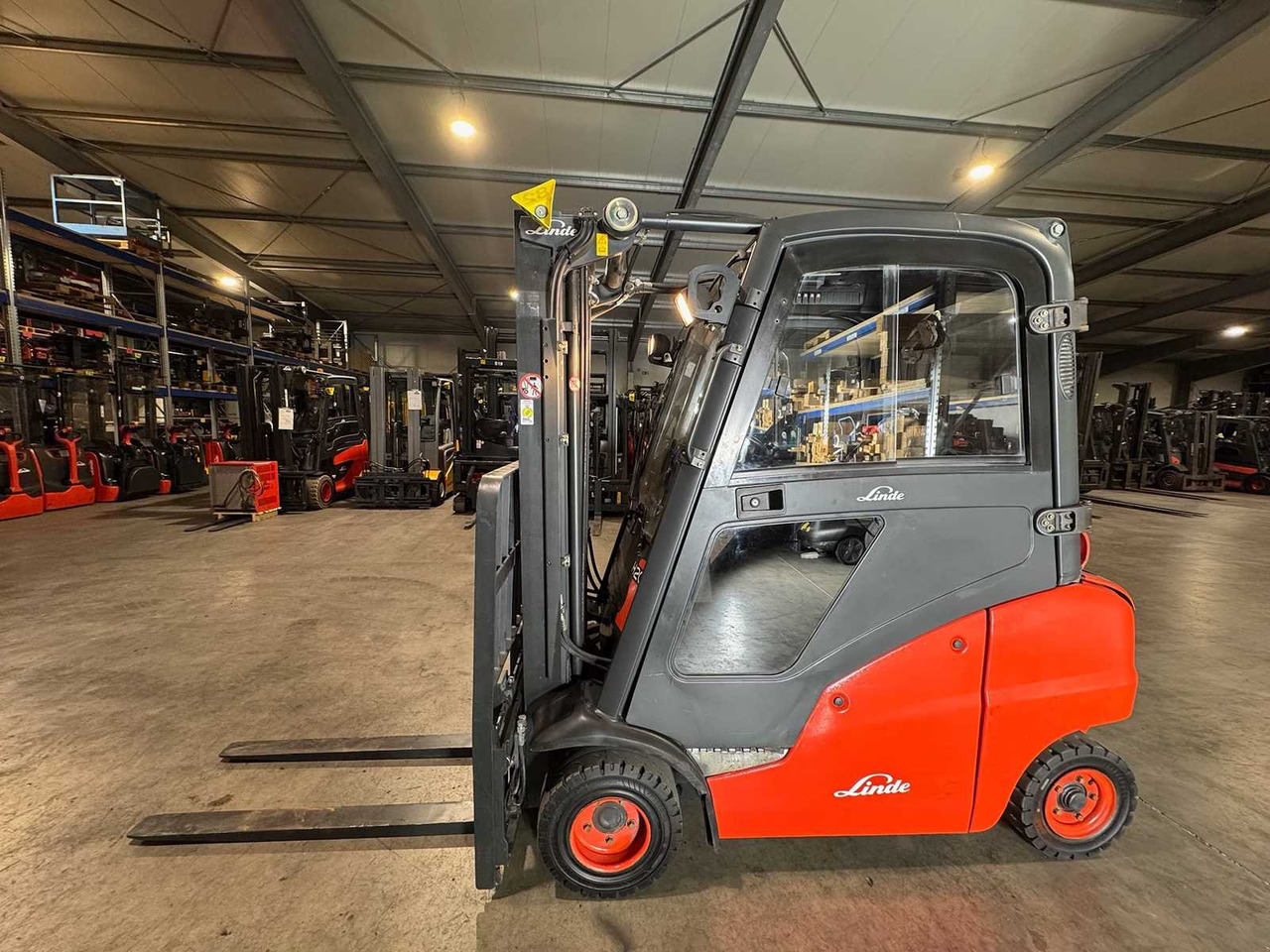2008 SERVICE + UVV 10/2026 LINDE H20T 2,000KG TRIPLEX GAS FORKLIFT FORKLIFT 11,735 HOURS - Villás targonca: 1 kép. 2008 SERVICE + UVV 10/2026 LINDE H20T 2,000KG TRIPLEX GAS FORKLIFT FORKLIFT 11,735 HOURS - Villás targonca: 1 kép.