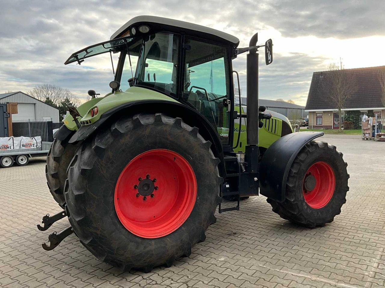 2009 CLAAS ARION 640 A19 FOUR-WHEEL DRIVE FARM TRACTOR - Traktor: 3 kép. 2009 CLAAS ARION 640 A19 FOUR-WHEEL DRIVE FARM TRACTOR - Traktor: 3 kép.