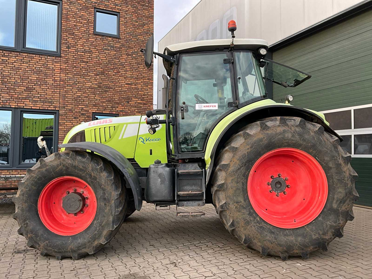 2009 CLAAS ARION 640 A19 FOUR-WHEEL DRIVE FARM TRACTOR - Traktor: 5 kép. 2009 CLAAS ARION 640 A19 FOUR-WHEEL DRIVE FARM TRACTOR - Traktor: 5 kép.